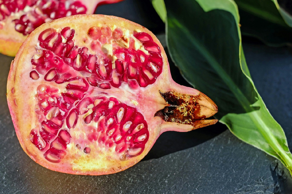 Il motivo per cui buttare la buccia del melograno ti fa perdere metà del suo vero valore in cucina